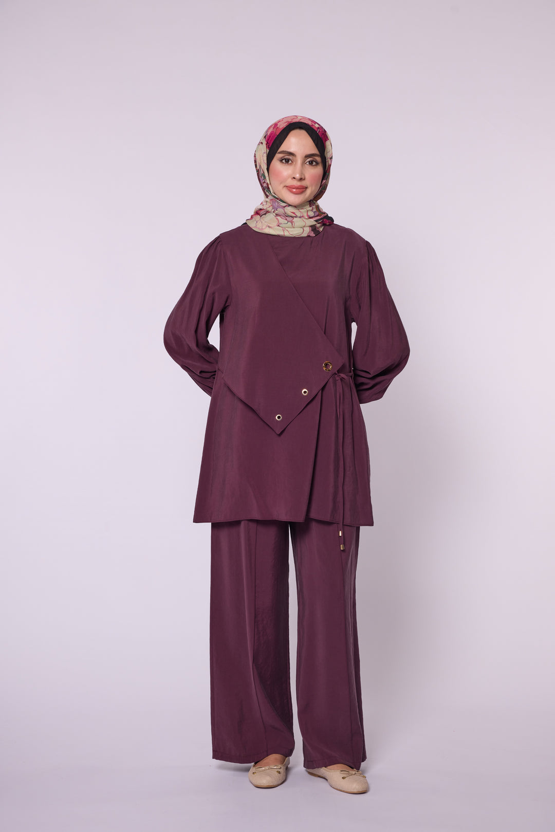 Kuş Gözü Detaylı Kuşaklı Pantolonlu Takım