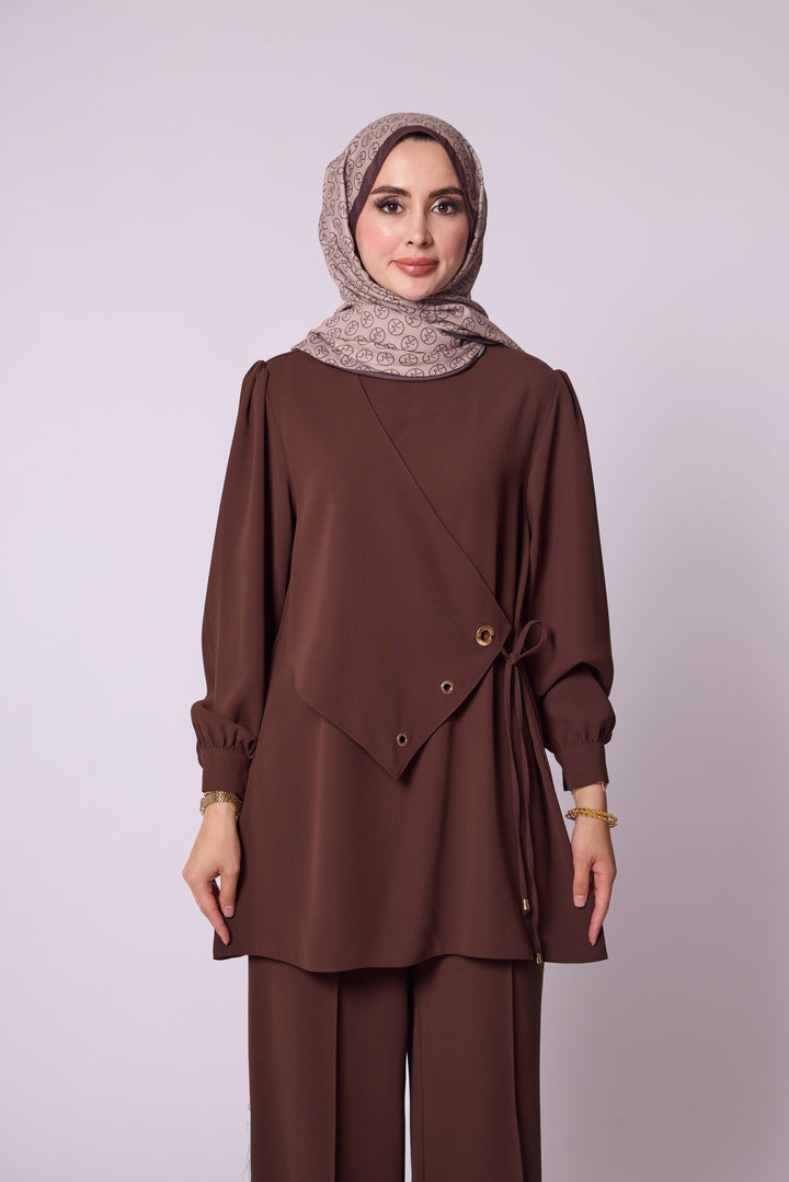 Kuş Gözü Detaylı Kuşaklı Pantolonlu Takım