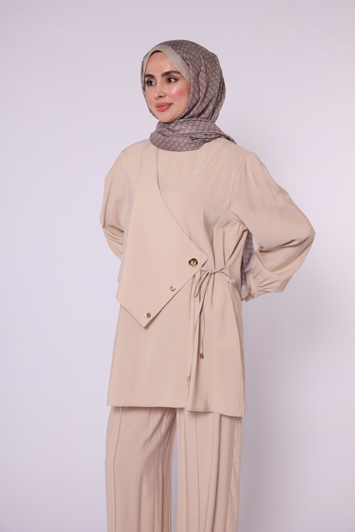 Kuş Gözü Detaylı Kuşaklı Pantolonlu Takım