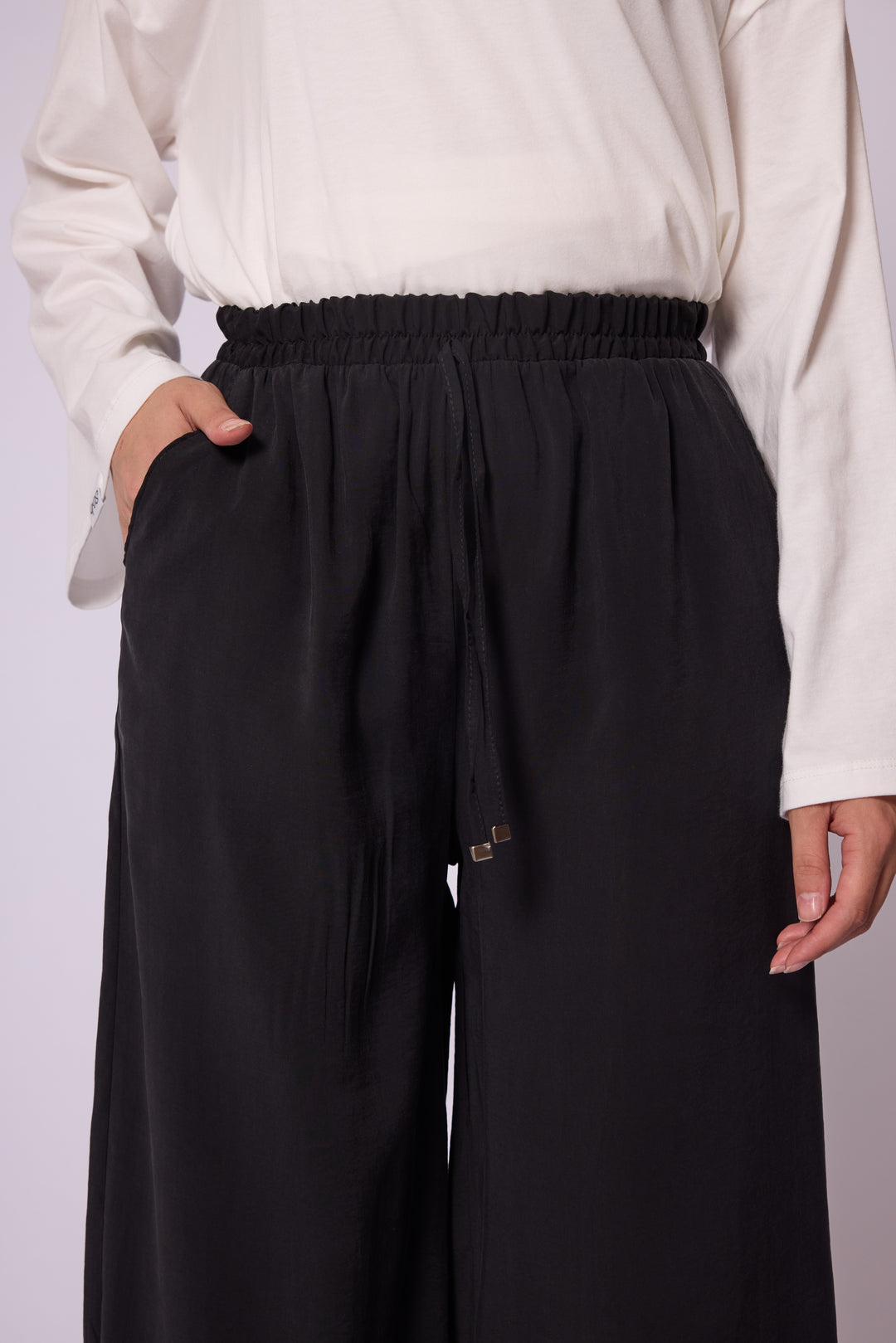 Geniş Paça Pantolon – Gün Boyu Konfor ve Modern Şıklık Abacı Giyim
