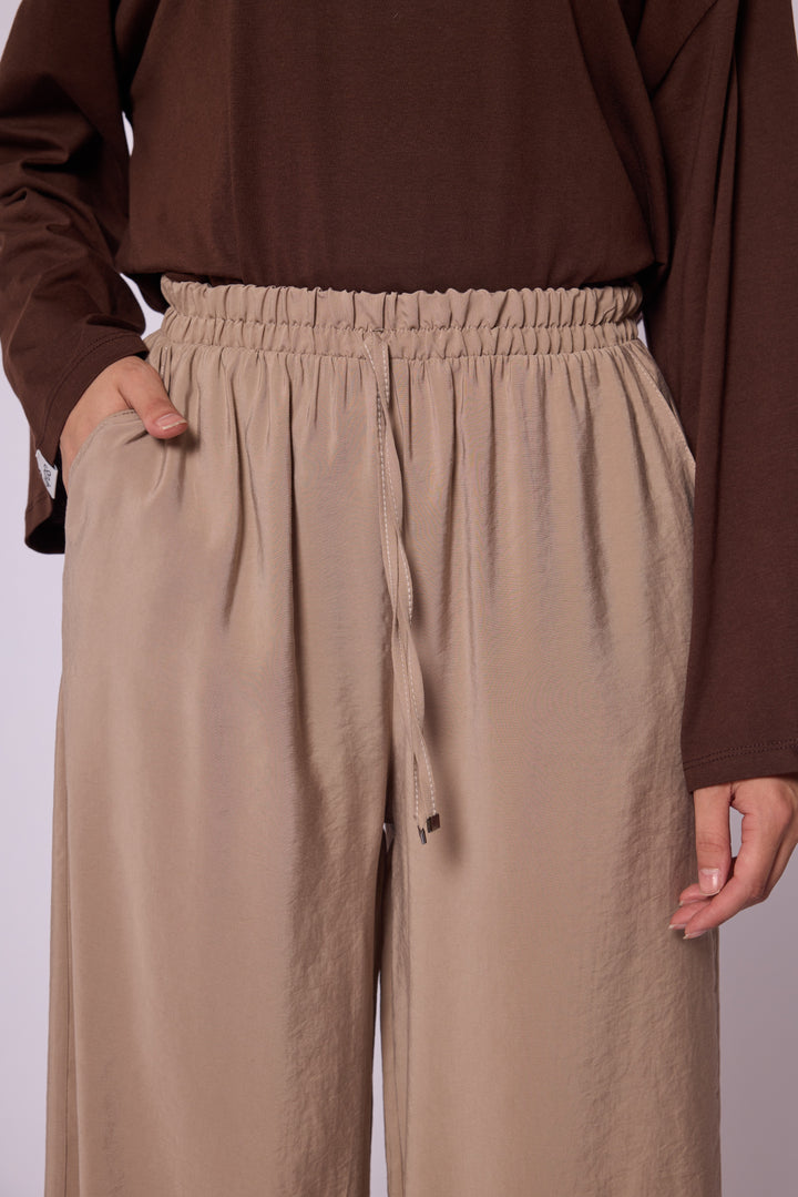 Geniş Paça Pantolon – Gün Boyu Konfor ve Modern Şıklık Abacı Giyim