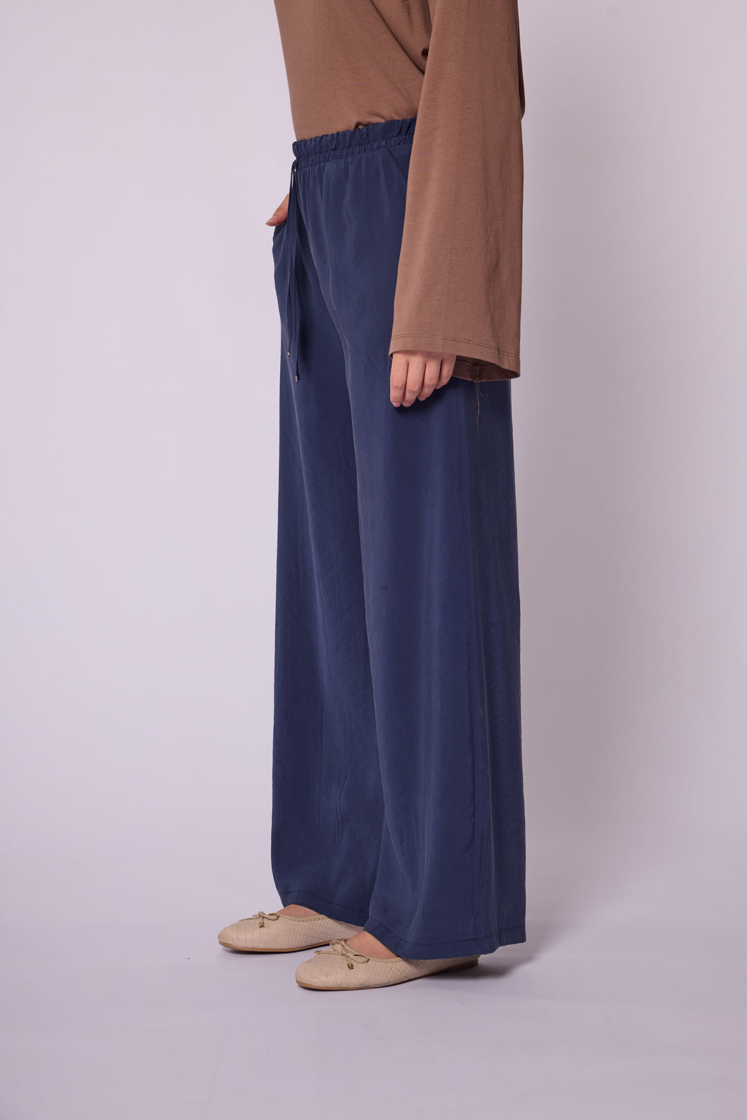 Geniş Paça Pantolon – Gün Boyu Konfor ve Modern Şıklık Abacı Giyim