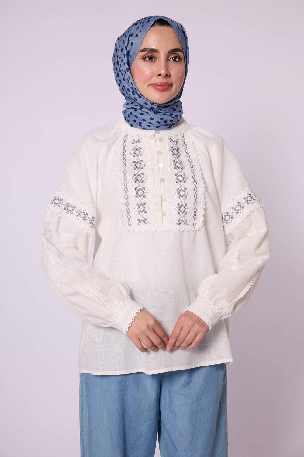 Geometrik Nakış ve Dantel Detaylı Bluz Abacı Giyim