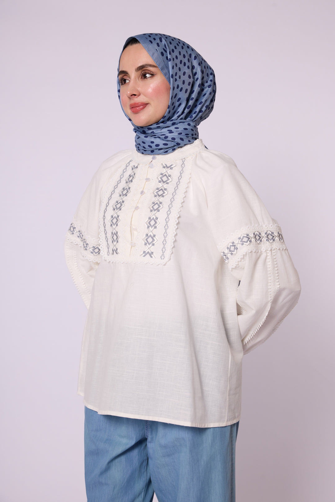 Geometrik Nakış ve Dantel Detaylı Bluz Abacı Giyim
