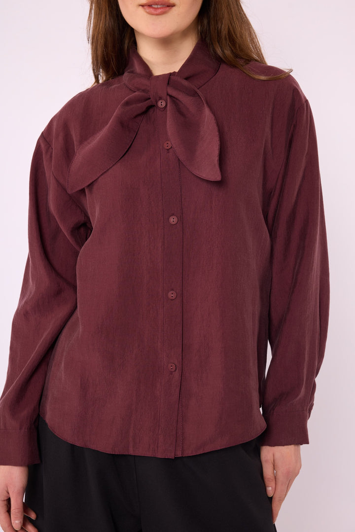 Fiyonk Detaylı Tencel Gömlek