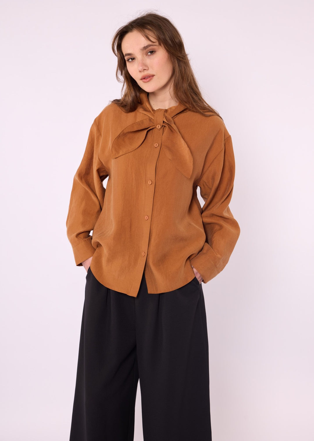 Fiyonk Detaylı Tencel Gömlek