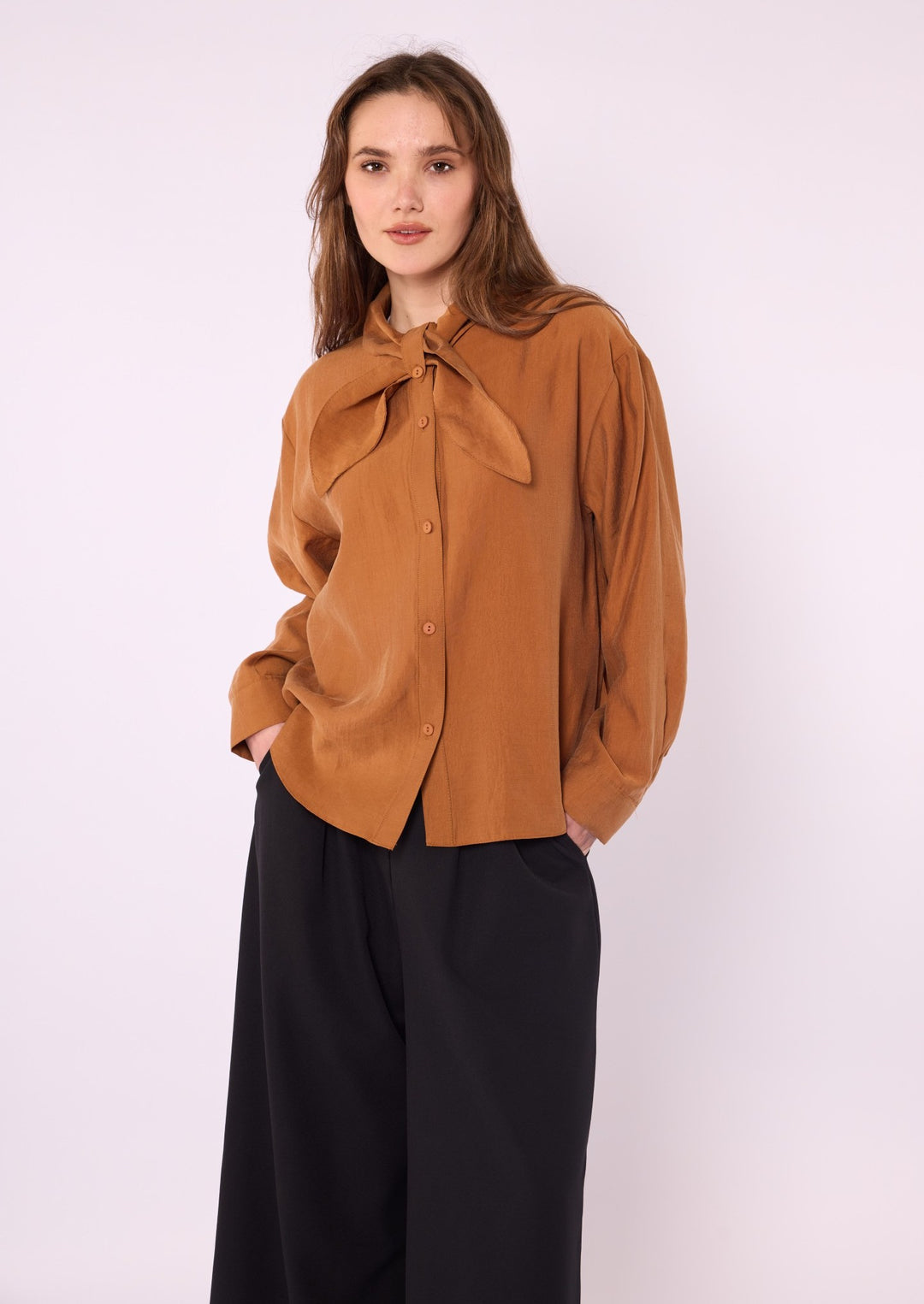Fiyonk Detaylı Tencel Gömlek