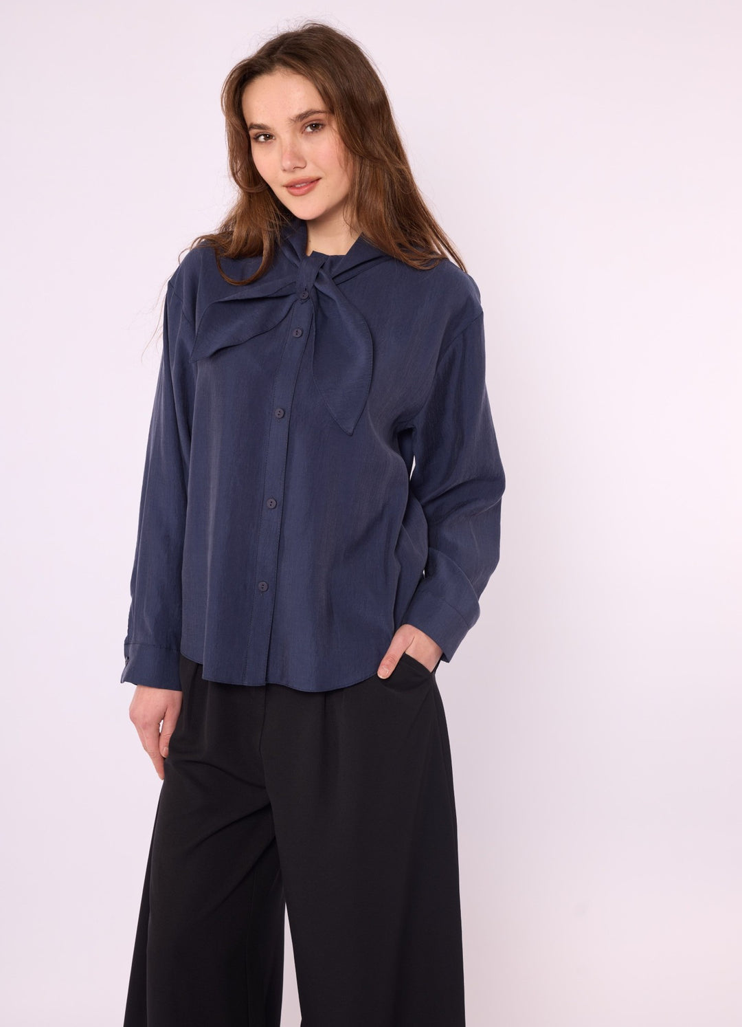 Fiyonk Detaylı Tencel Gömlek