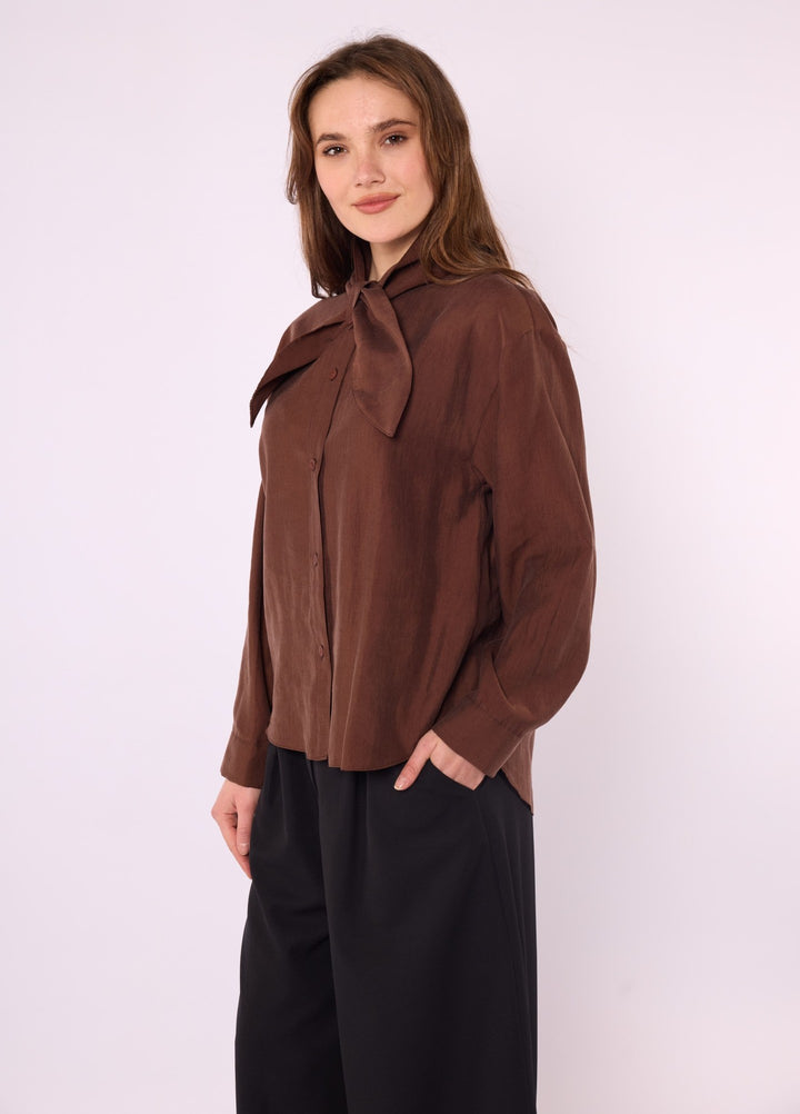 Fiyonk Detaylı Tencel Gömlek
