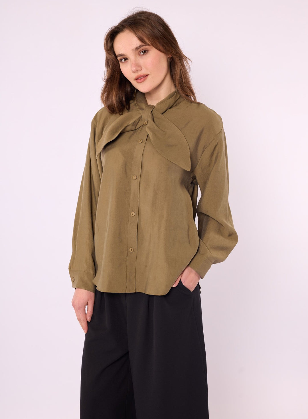Fiyonk Detaylı Tencel Gömlek