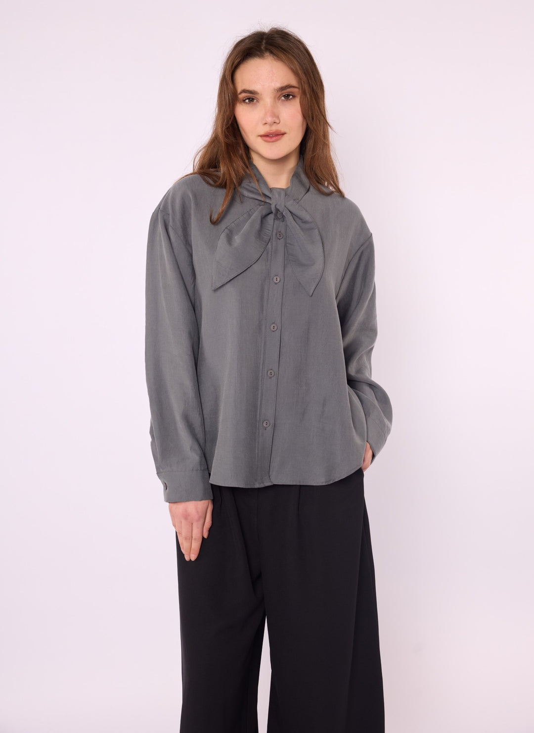 Fiyonk Detaylı Tencel Gömlek