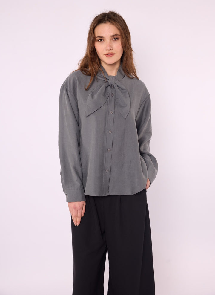 Fiyonk Detaylı Tencel Gömlek