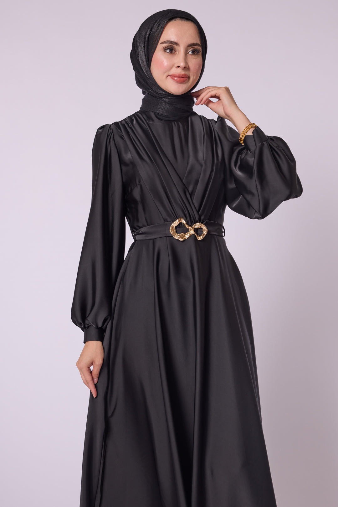 Altın Tokalı Siyah Uzun Elbise – Model Abacı Giyim