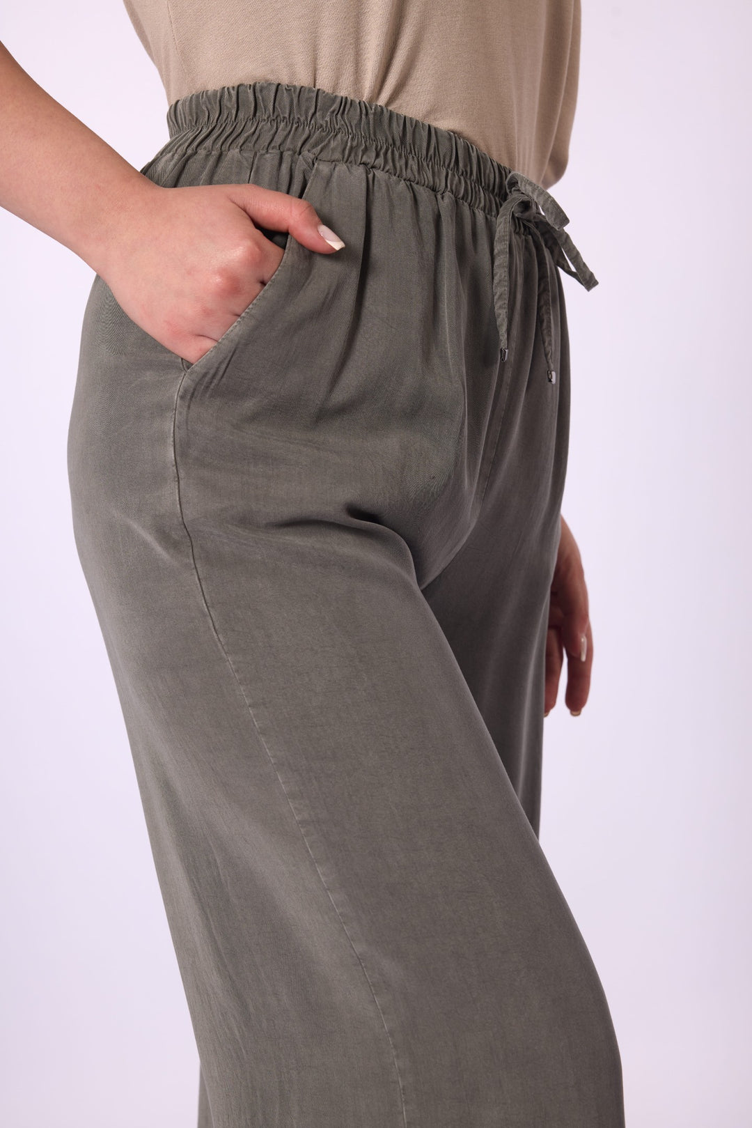 Tencel Kumaş Beli Lastikli Bol Paça Düz Pantolon